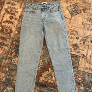 Abercrombie & Fitch the Straight Mid Rise Curve Love Jean